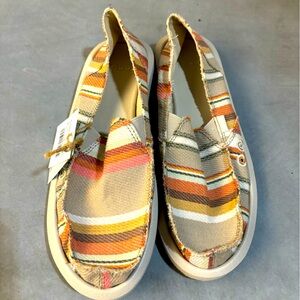 NEW Sanuk canvas shoes